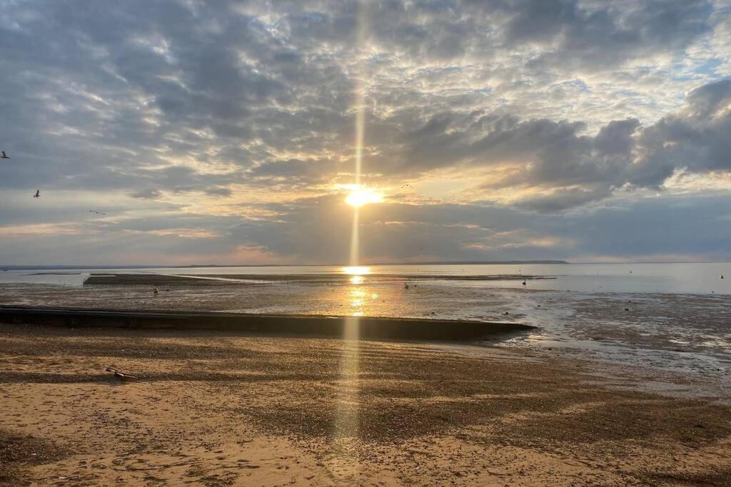 The Yellow Door Whitstable - Peaceful Retreat Close To Beach Eksteriør billede